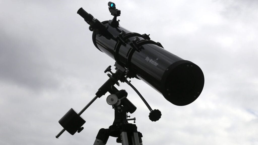 Sky-Watcher Explorer 130 EQ2 Best for exploring deep space from your lawn