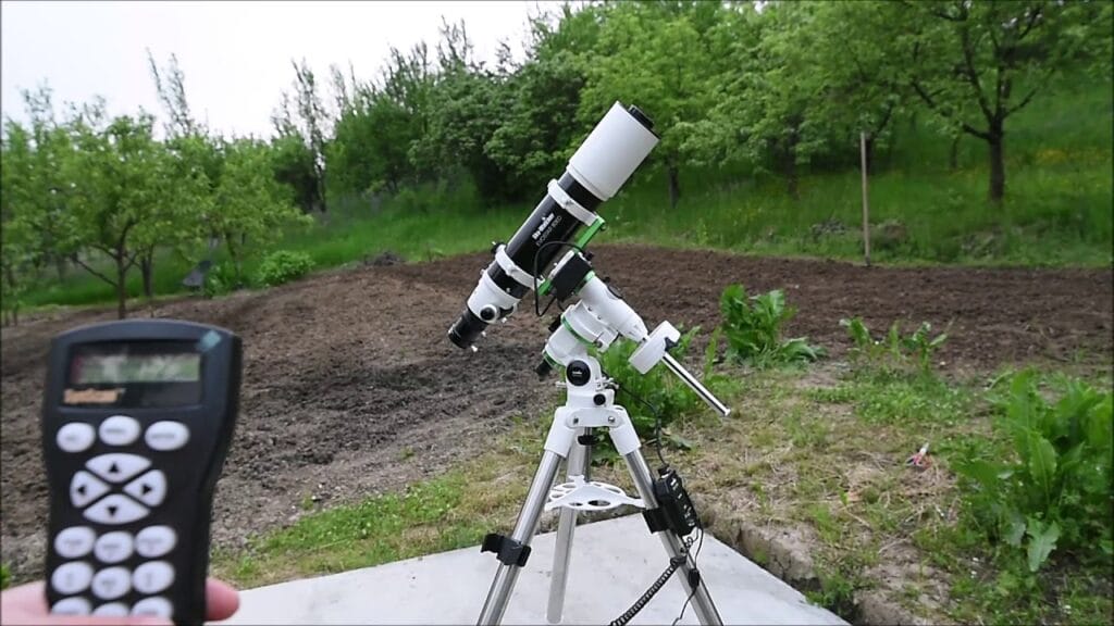 Sky-Watcher EQM-35i, a computerized equatorial mount suitable for beginners and enthusiasts. Features include GoTo functionality, Wi-Fi control (optional), and a 22-pound payload capacity