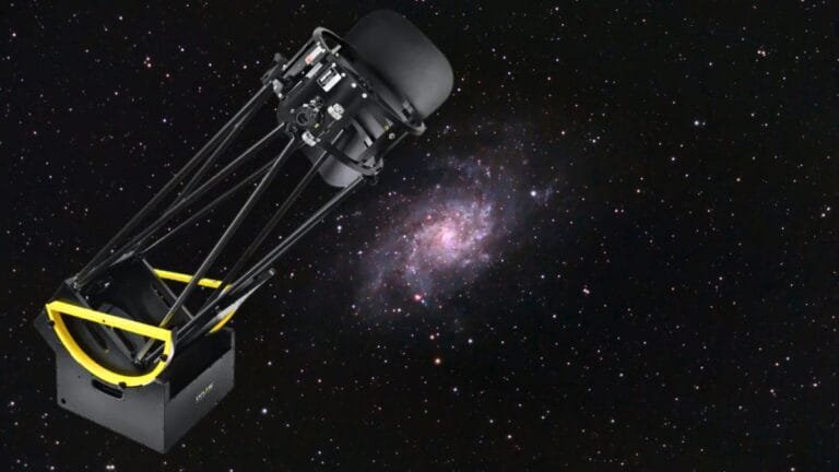 Dobsonian telescope pointing towards the starry night sky
