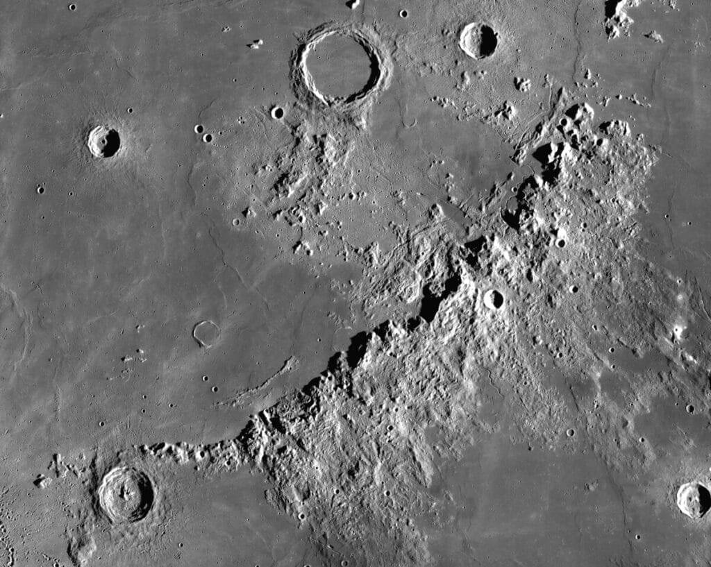 Montes Apenninus